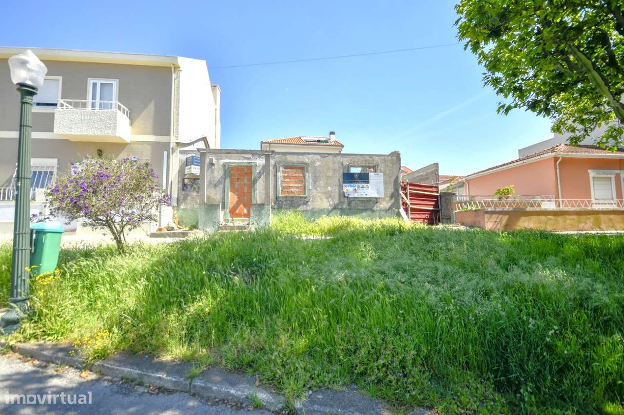 Terreno com moradia em ruína para construção em Condomínhas - Grande imagem: 2/27