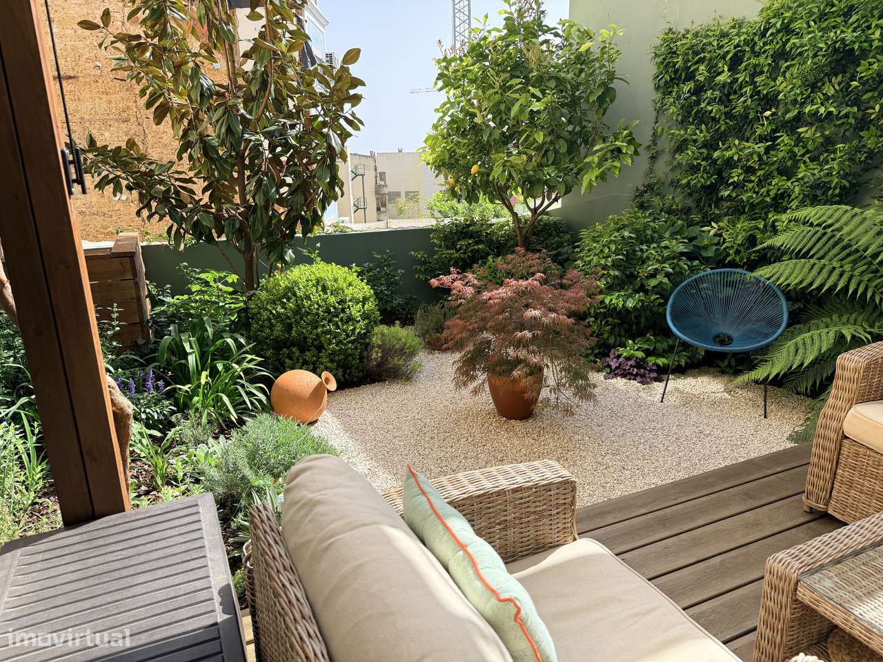 T2 com 2 casas de banho e jardim privativo na Graça-50