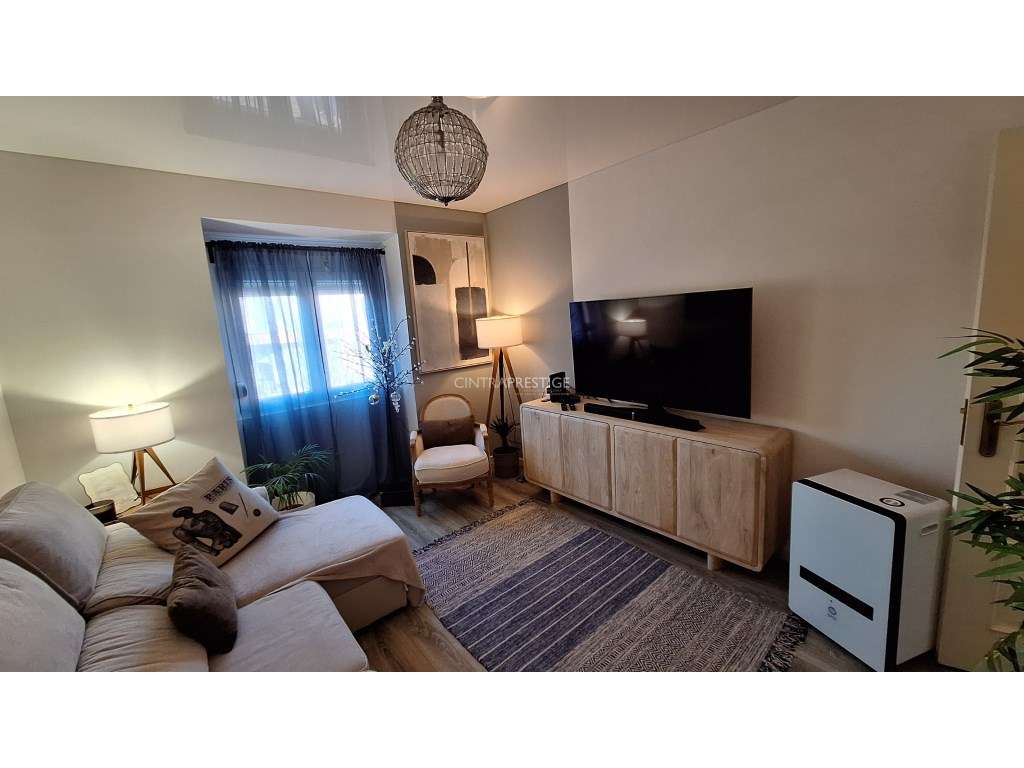 Apartamento T2 Totalmente Remodelado - Portela de Sintra-14