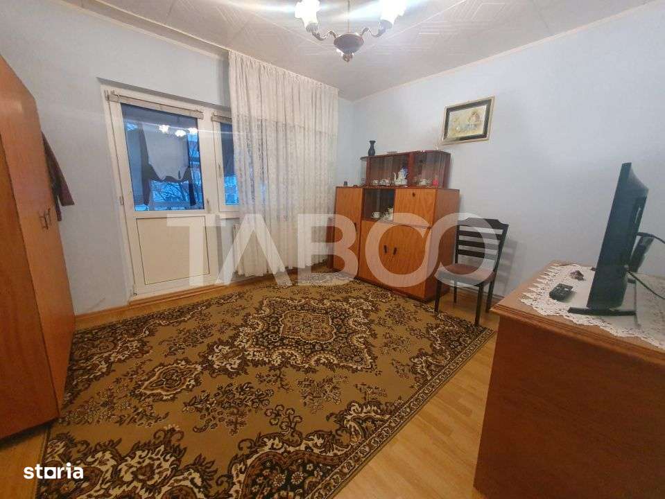 Apartament 2 camere etaj 2  semidecomandat 52 mp utili zona Campului - Imagine principală: 2/9