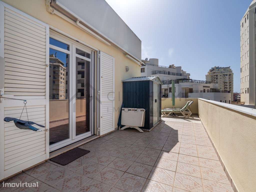 Apartamento T3 Duplex Renovado com Vista Mar-30
