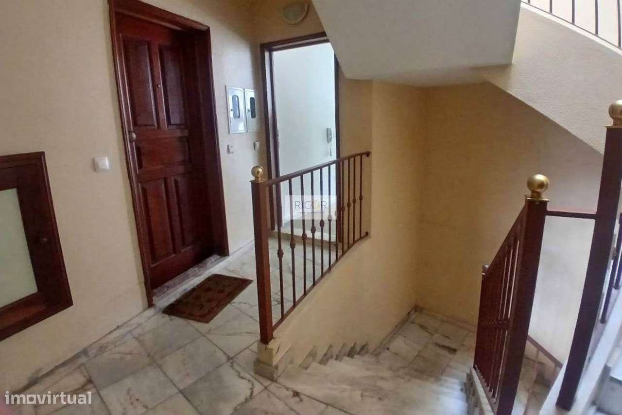 Apartamento T1+1 totalmente remodelado junto à praia nas Caxinas-10