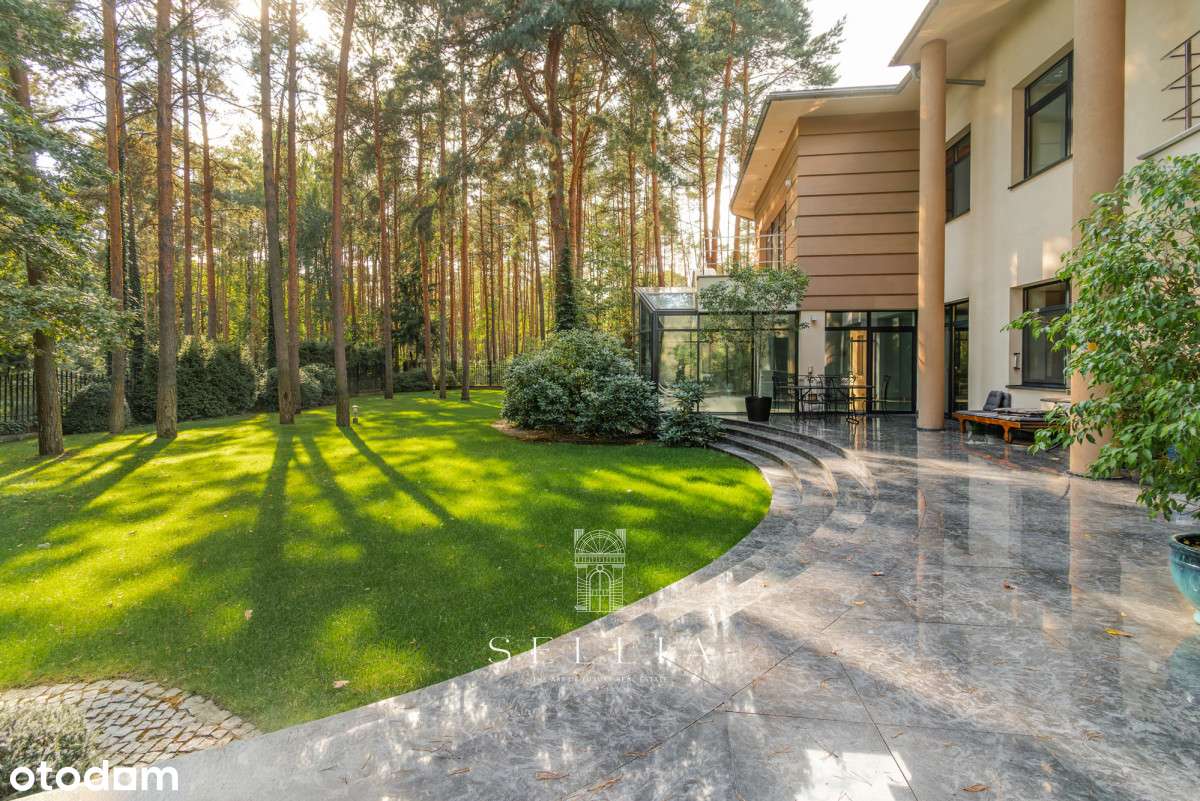 Luksusowa rezydencja z basenem w Strefie A-17