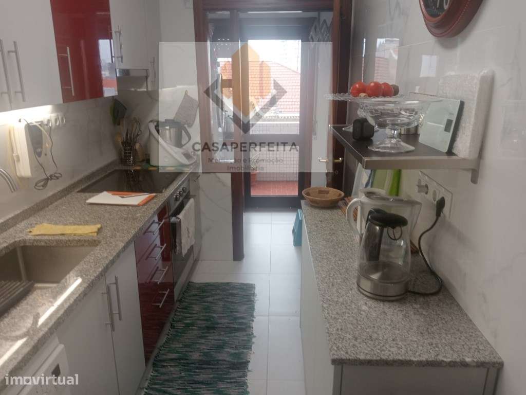 Apartamento T3 com Varanda e Garagem para 2 carros - Rua da Alegria... - Grande imagem: 5/24