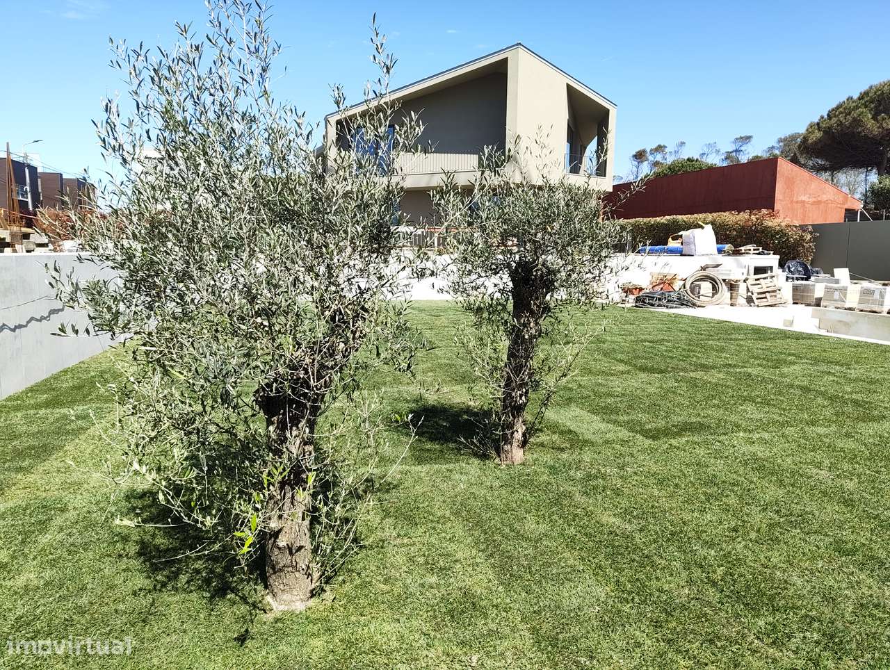 Moradia T4 com piscina, garagem e jardim em Canidelo-42