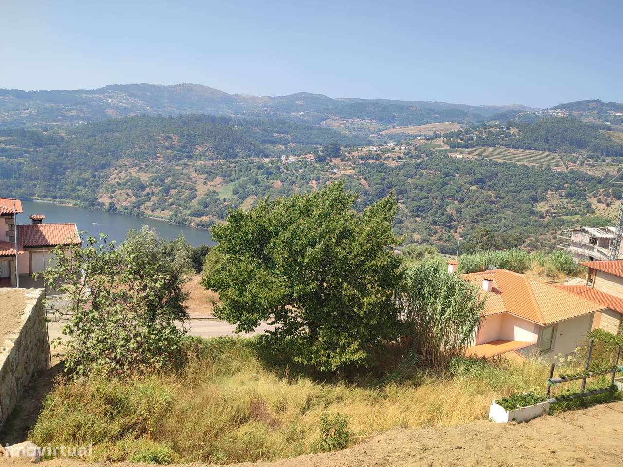 Lote para construção de moradia com 4 frentes, junto ao Rio Douro-10