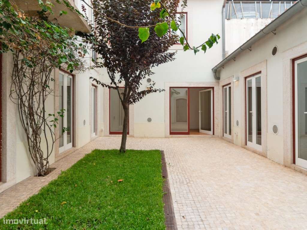 Apartamento T3 Remodelado com Pátio Privativo em São Bento! - Grande imagem: 3/28