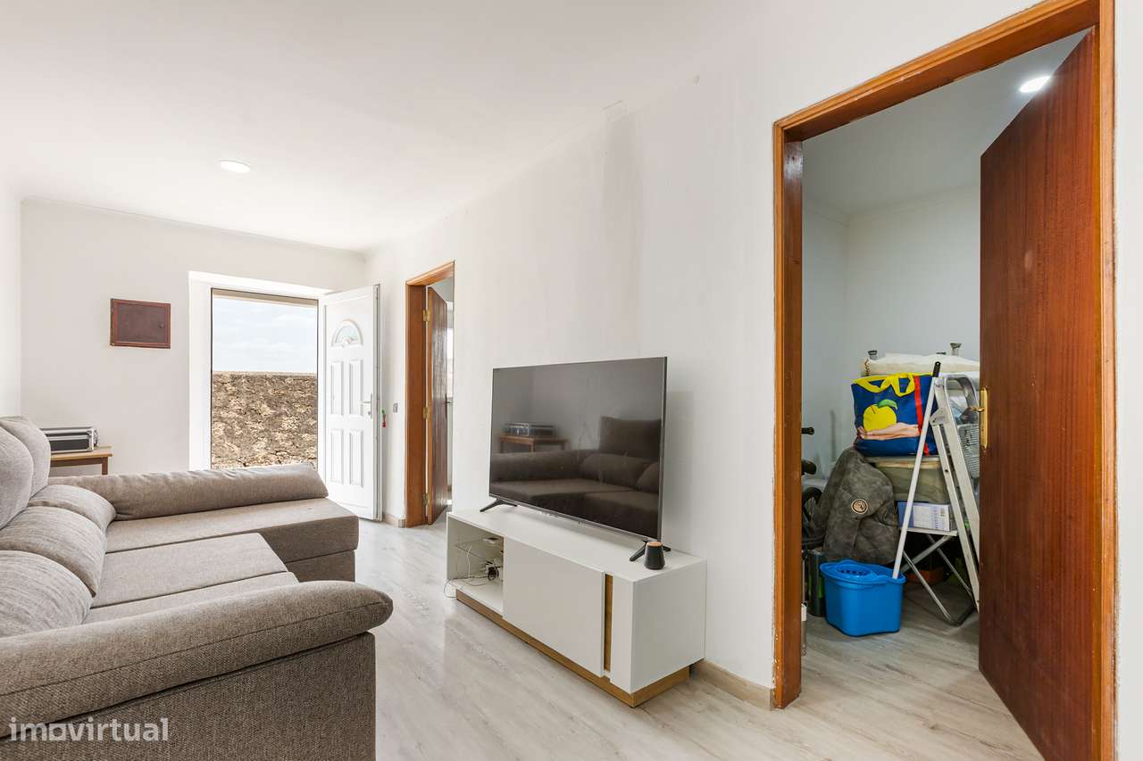 Moradia remodelada, 2 quartos, espaço exterior-5