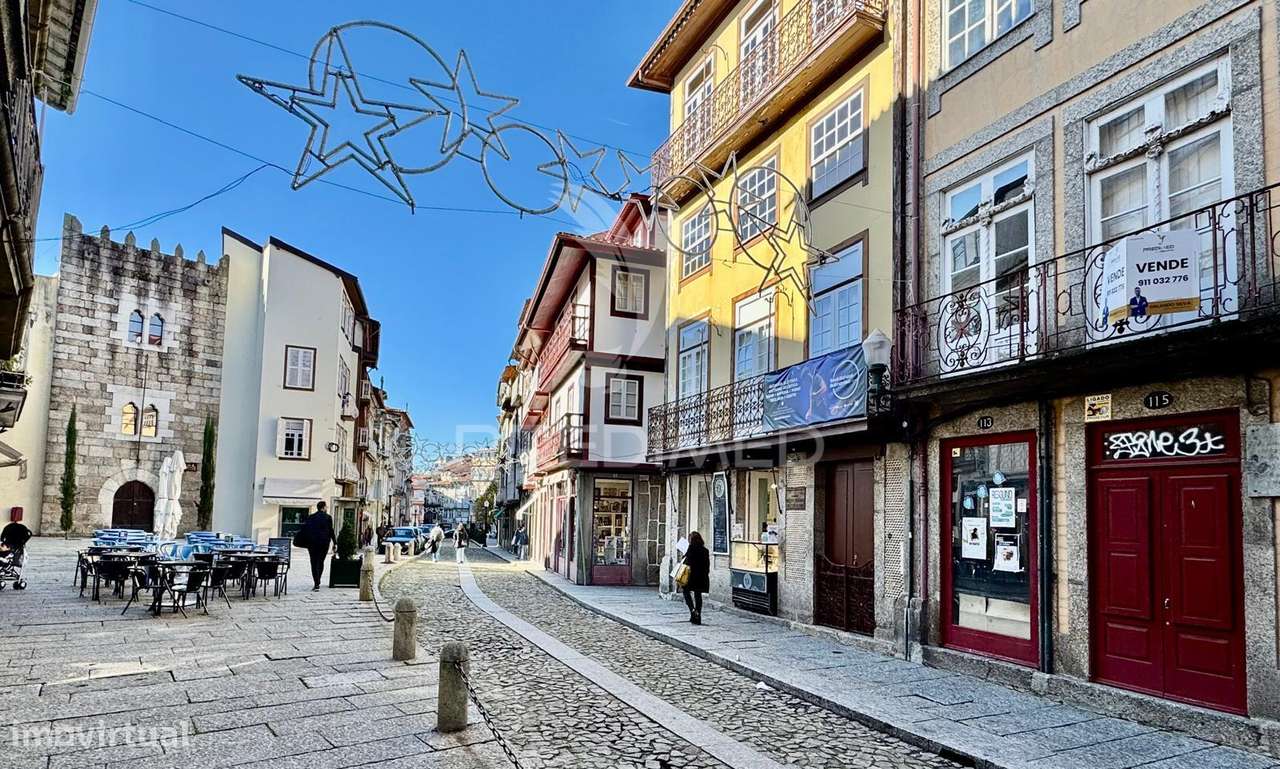 PRÉDIO NO CENTRO DA CIDADE GUIMARÃES - Grande imagem: 5/25