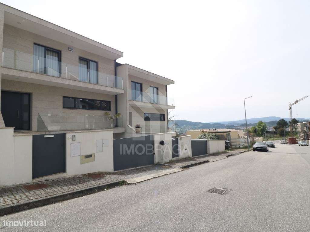 Venda Moradia Banda T3, em Esporões, Braga-46