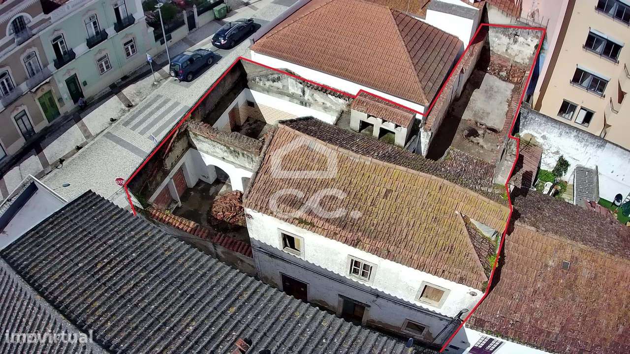 Oportunidade imperdível no centro da Vila do Bombarral.-23