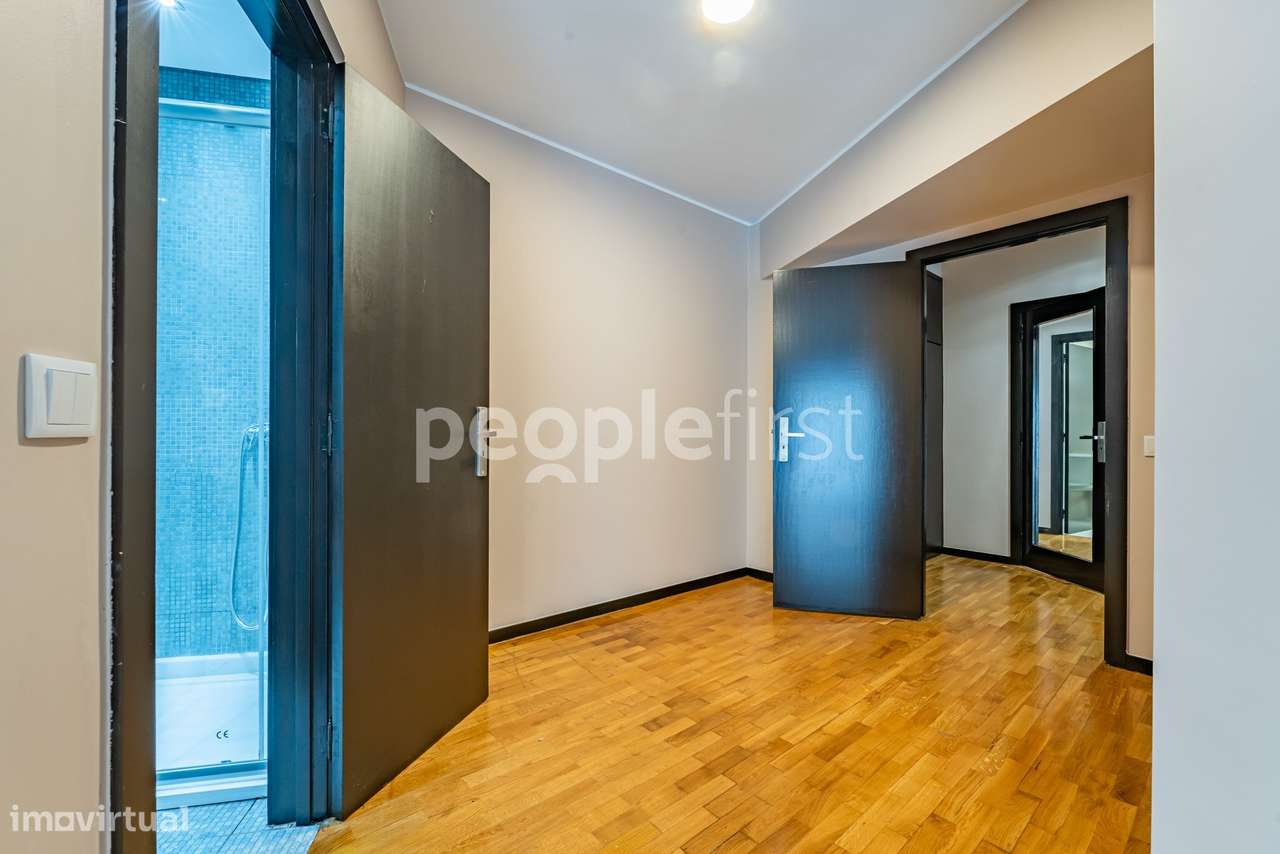 Apartamento T3 Remodelado com Terraço de 85m² – Rua de Murjães, Gon...-19