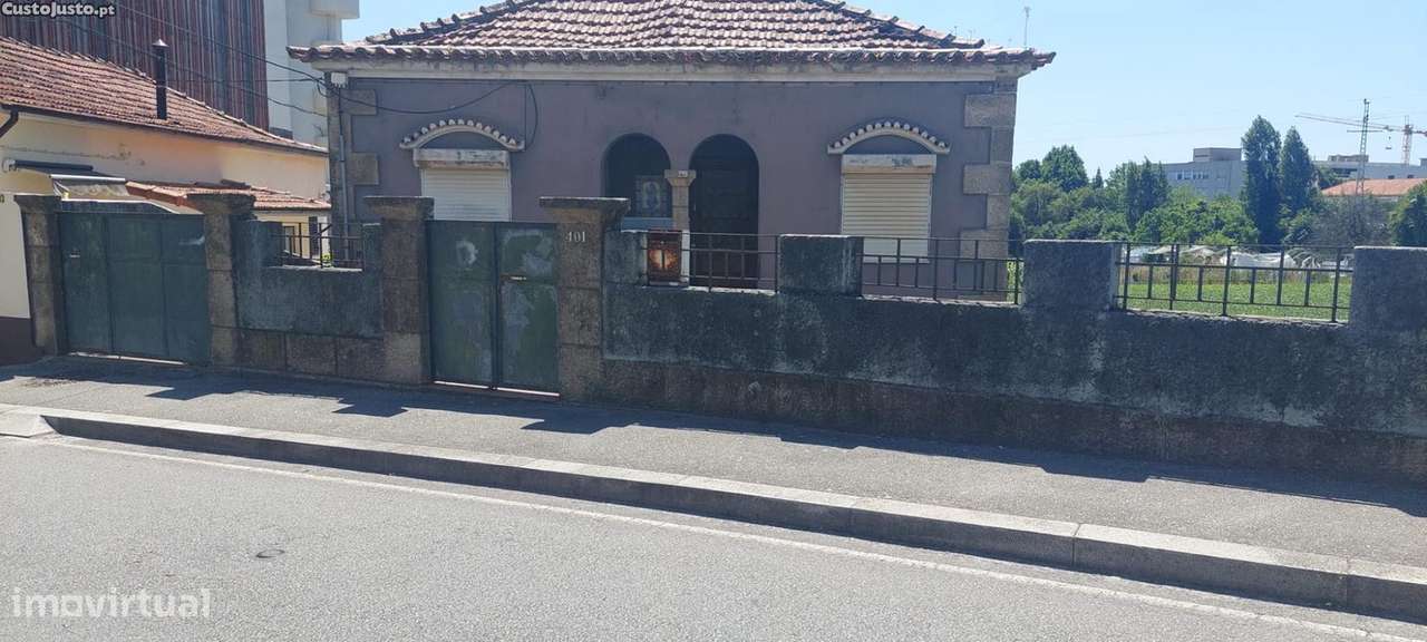 Moradia / Terreno C/ Poss. de Construção de 7 Apartamentos - Grande imagem: 2/5