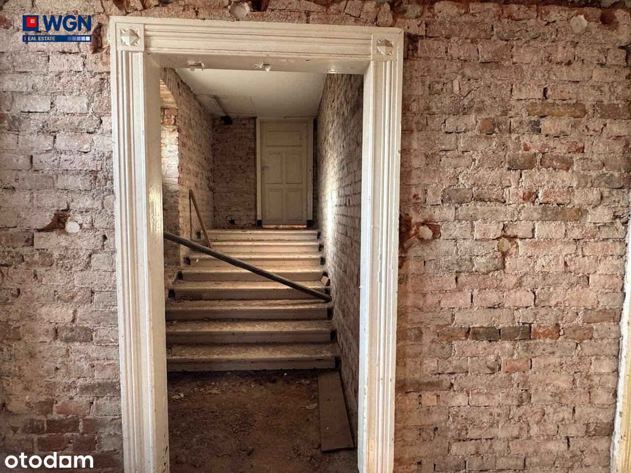 Zabytkowy pałac - dawny szpital - na sprzedaż.-5