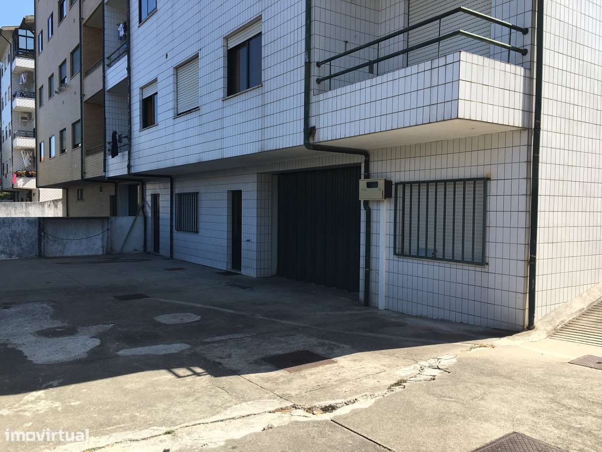 Armazém/ Garagem c/ 194m2 e WC - Oliveira do Douro - Grande imagem: 5/15