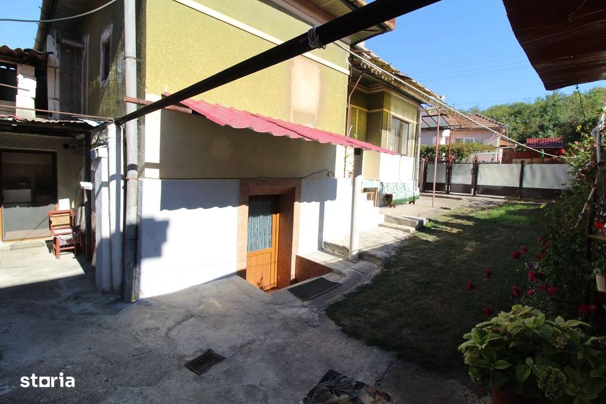 Vând casă D+P în Peștișu Mare, la 4 km de Hunedoara, garaj, anexe...-2