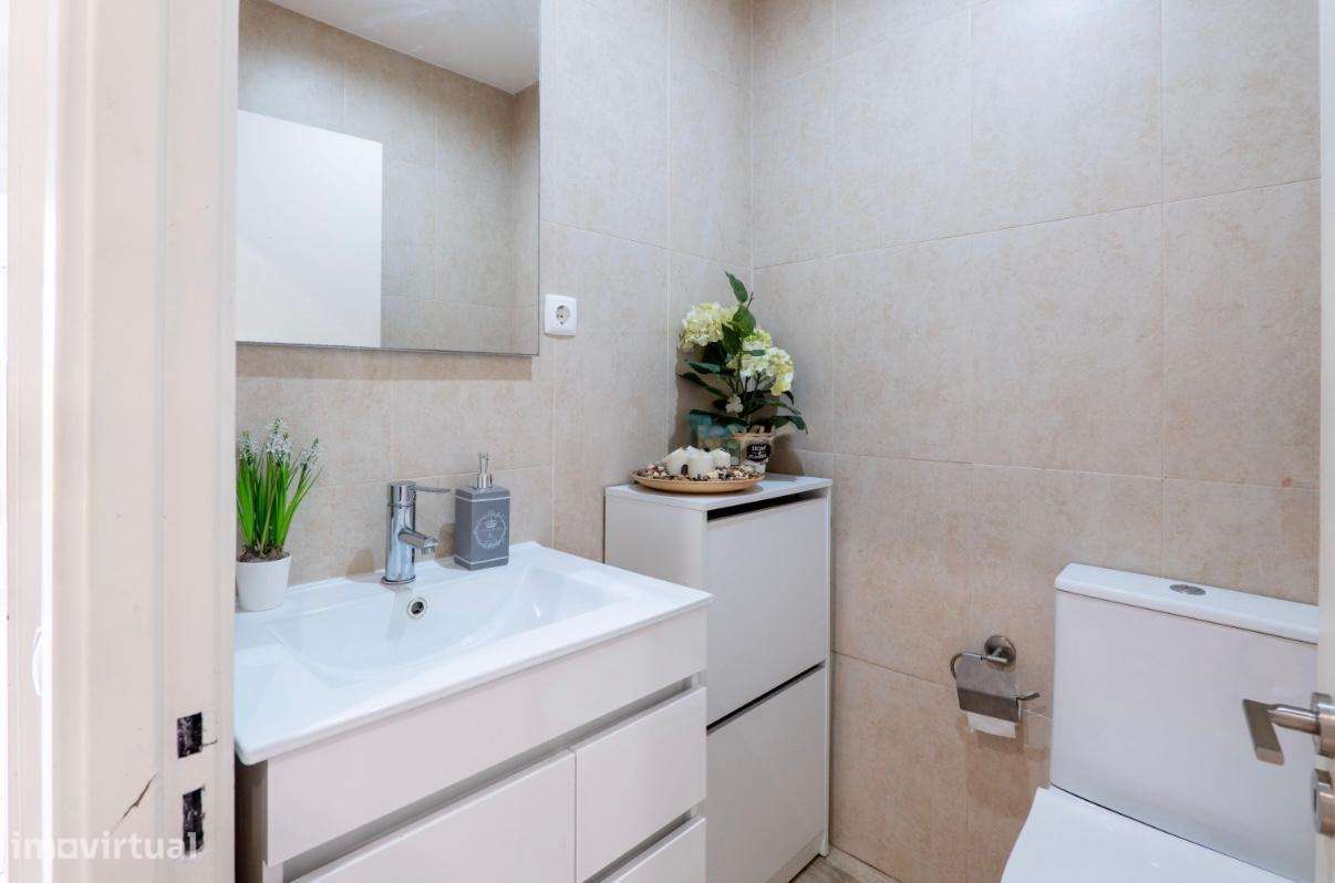 Apartamento T3 Renovado no coração de Matosinhos-13