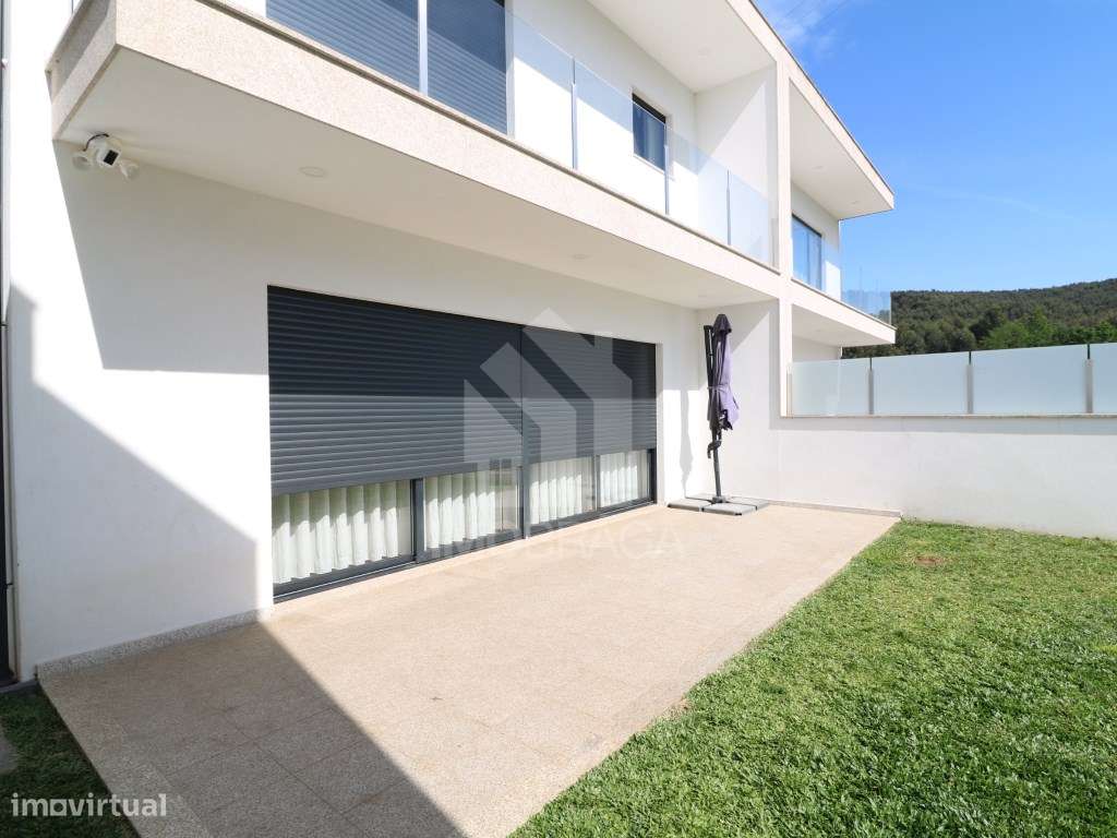 Venda Moradia Geminada T3, em Esporões, Braga-40