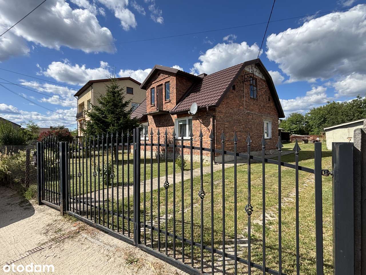 Dom z potencjałem w dobrej lokalizacji-1