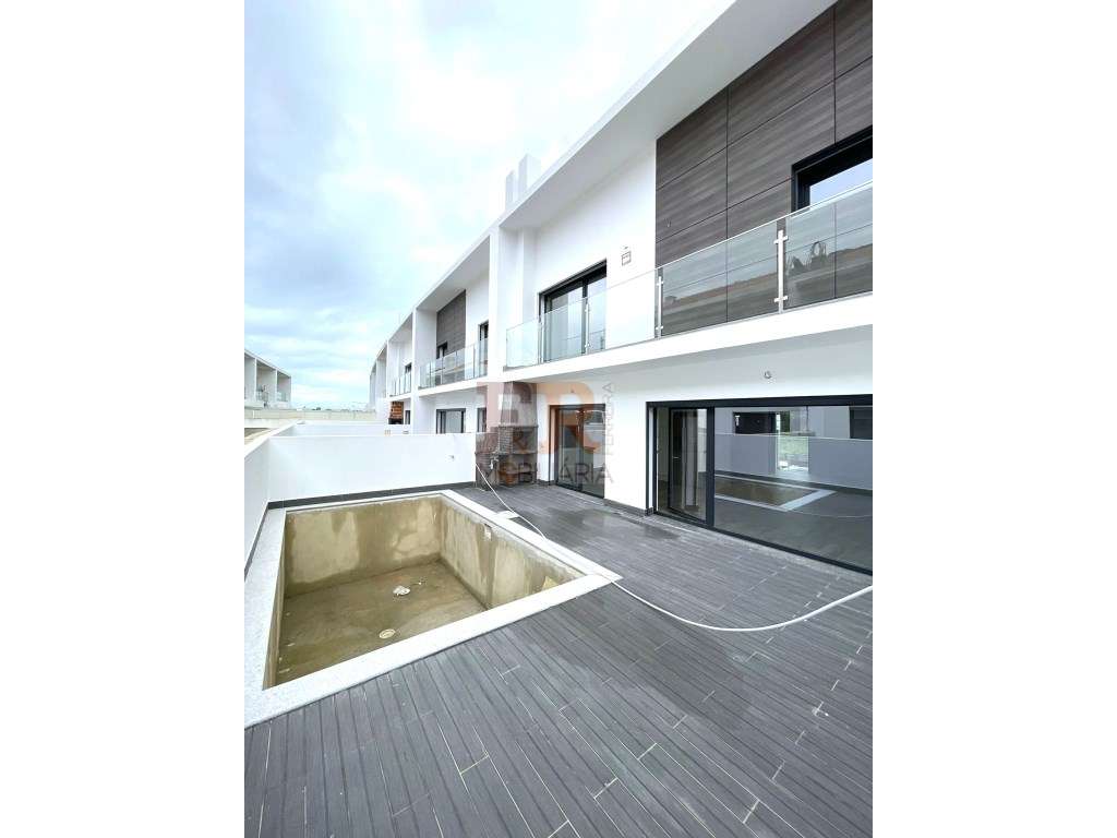 Moradia Banda T4 com Garagem e Piscina Alcochete - Grande imagem: 2/25