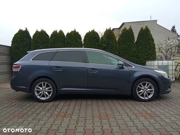 Toyota Avensis 2.0 D-4D Premium - 2