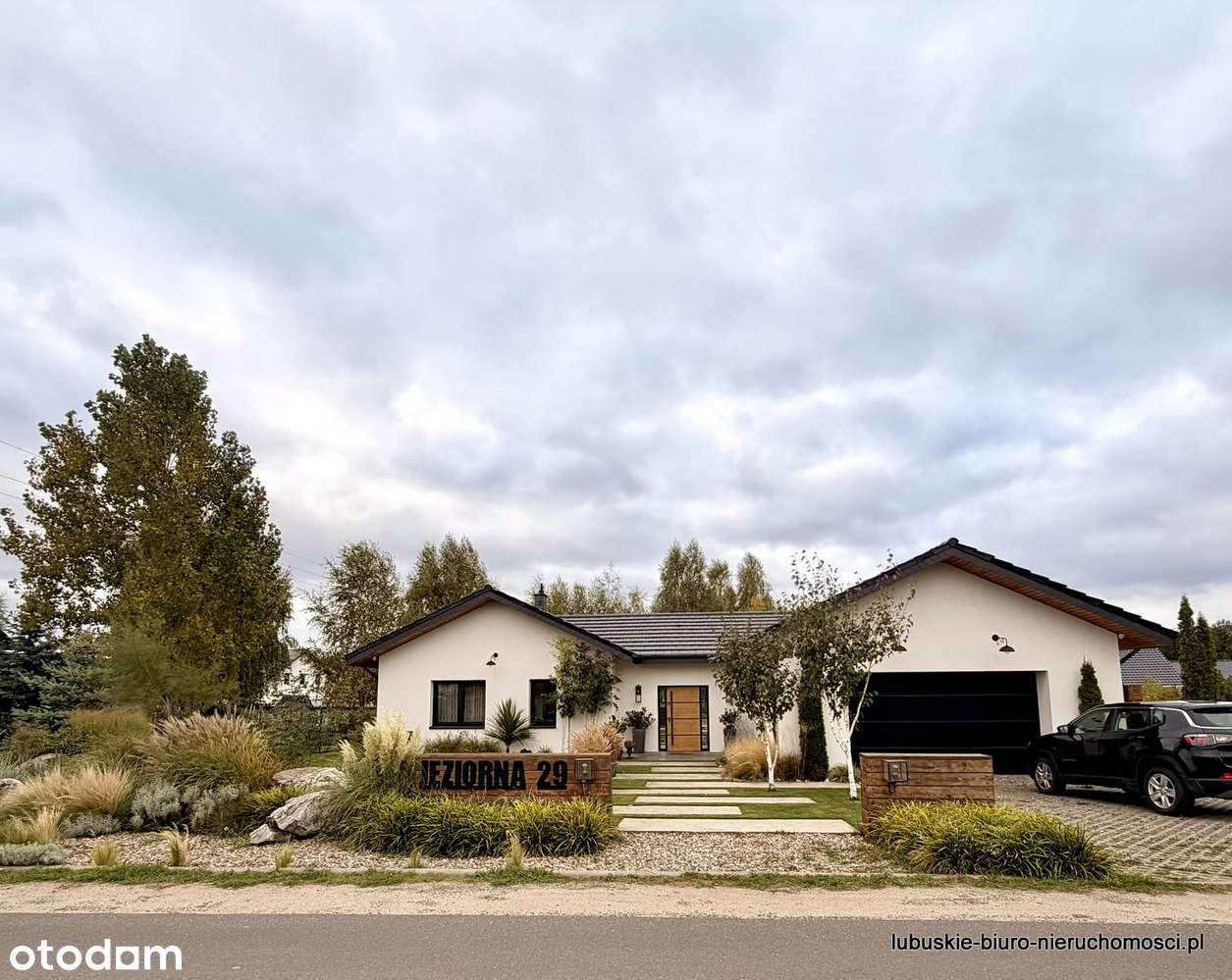 Komfortowy dom jednorodzinny z pięknym ogrodem-10