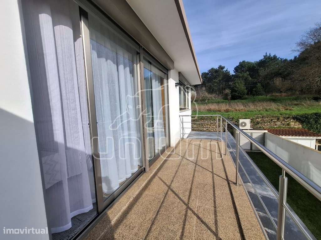 Fabulosa Moradia Geminada T3 com Jardim-19