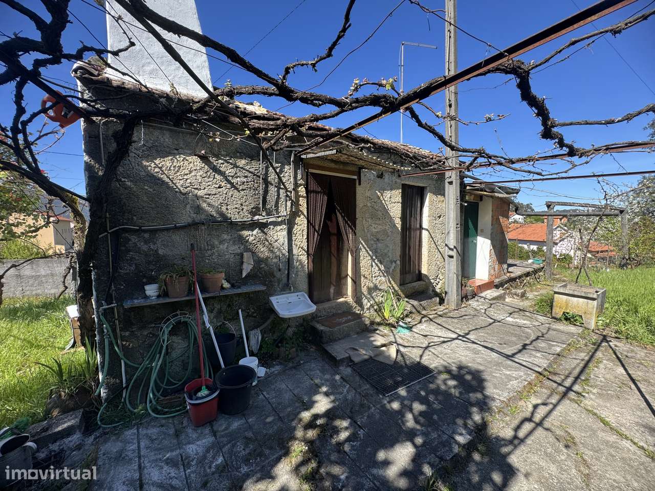 Moradia em granito p/ recuperar – Oliveira de Frades-5