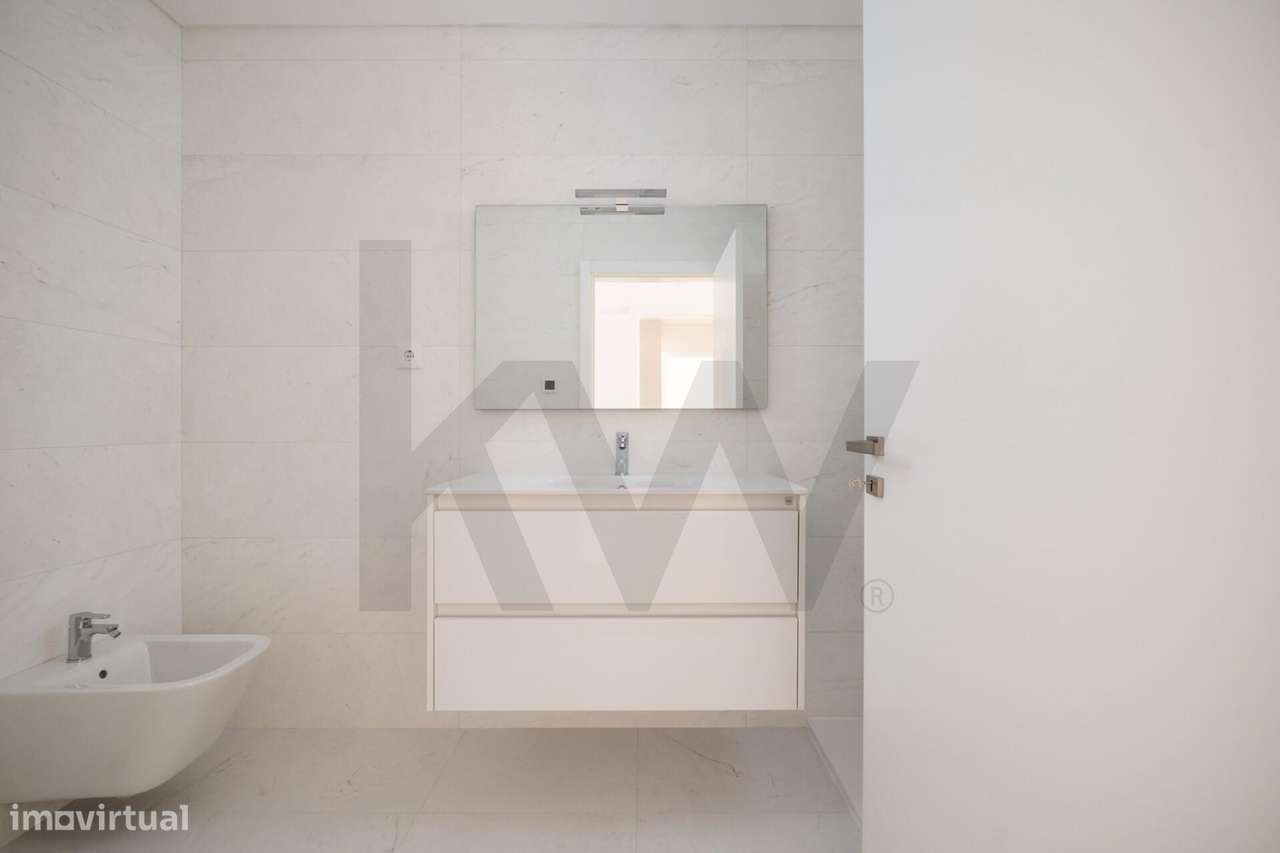Luminoso Apartamento T2 NOVO com Terraço e Garagem Fechada — Quinta de-14