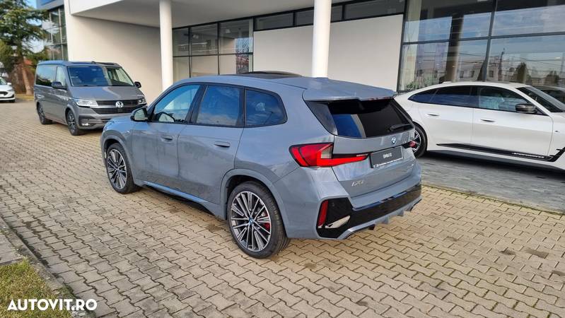 BMW iX1 xDrive30 M Sportpaket - 3