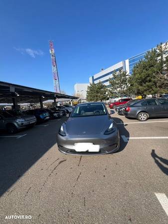 Tesla Model Y - 4