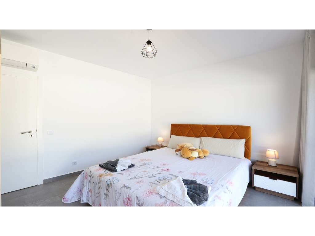Moradia T4 Contemporânea com Piscina, Jardim e Excelente Localizaçã...-25