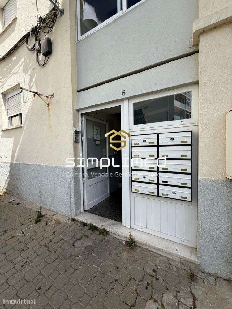 Apartamento T3 localizado no Laranjeiro-19