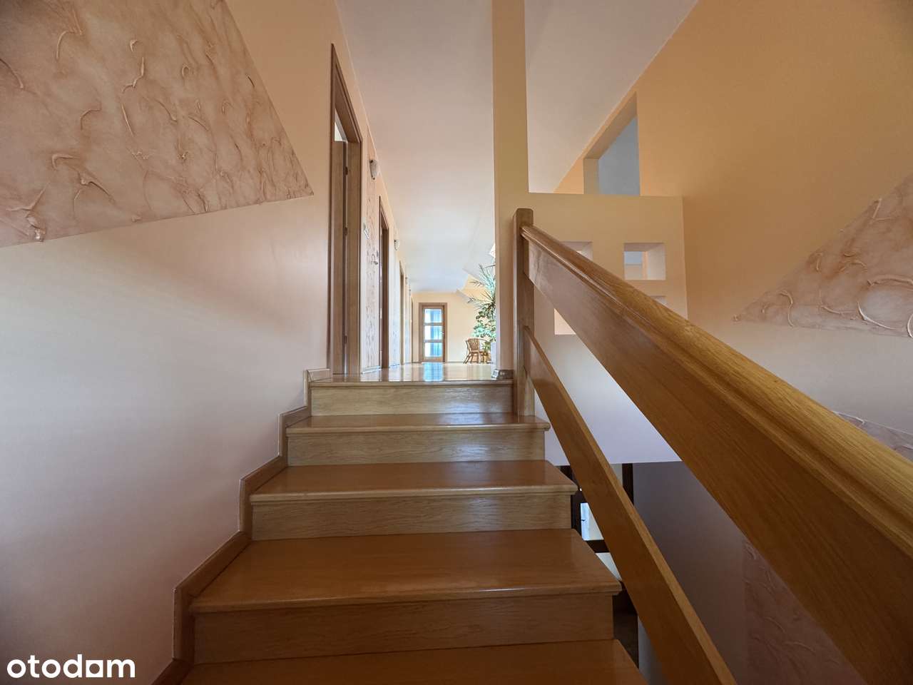 Wyjątkowa nieruchomość z częścią usługową-5