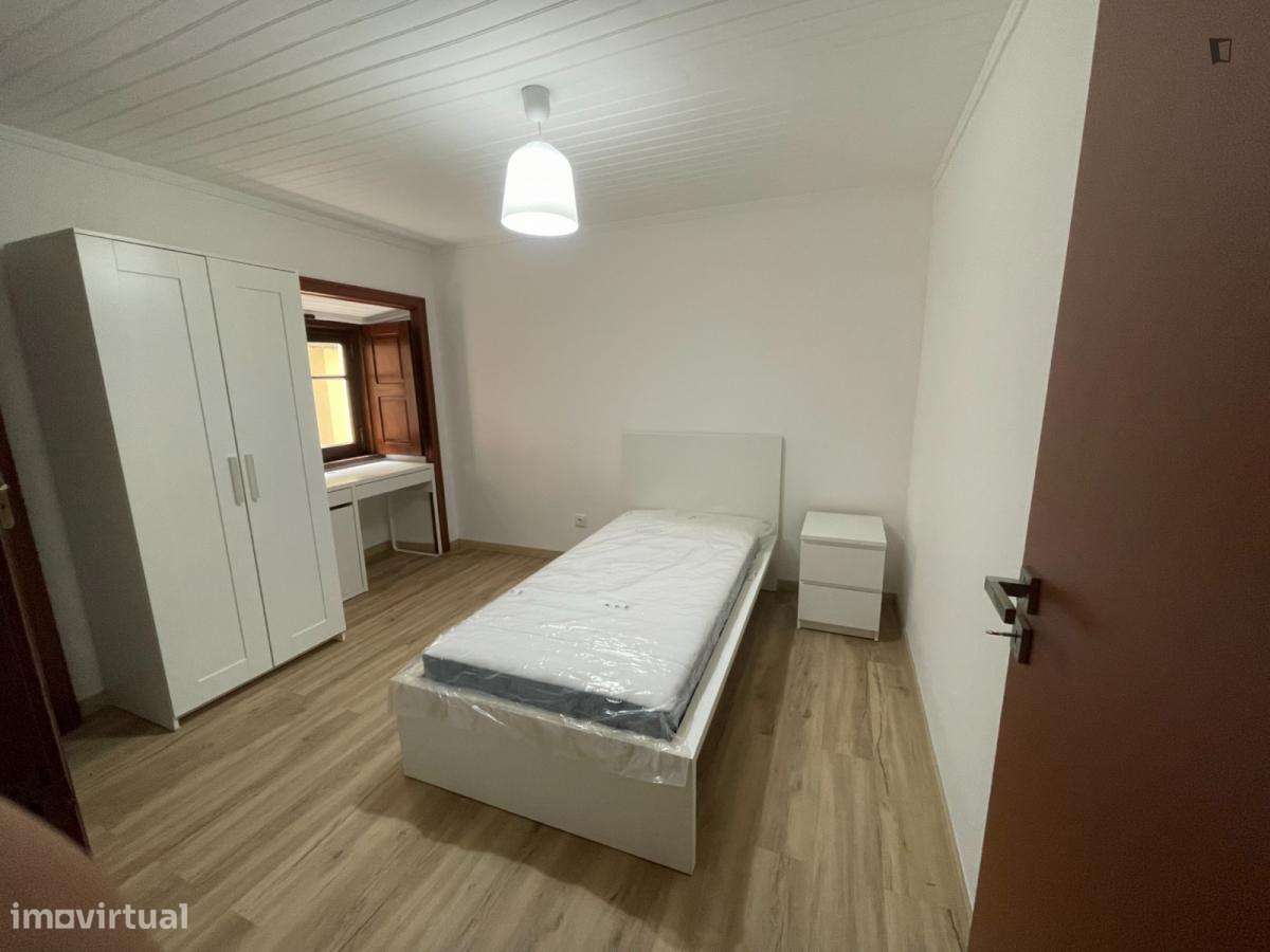 Quarto - localizado em  Coimbra - Grande imagem: 5/9