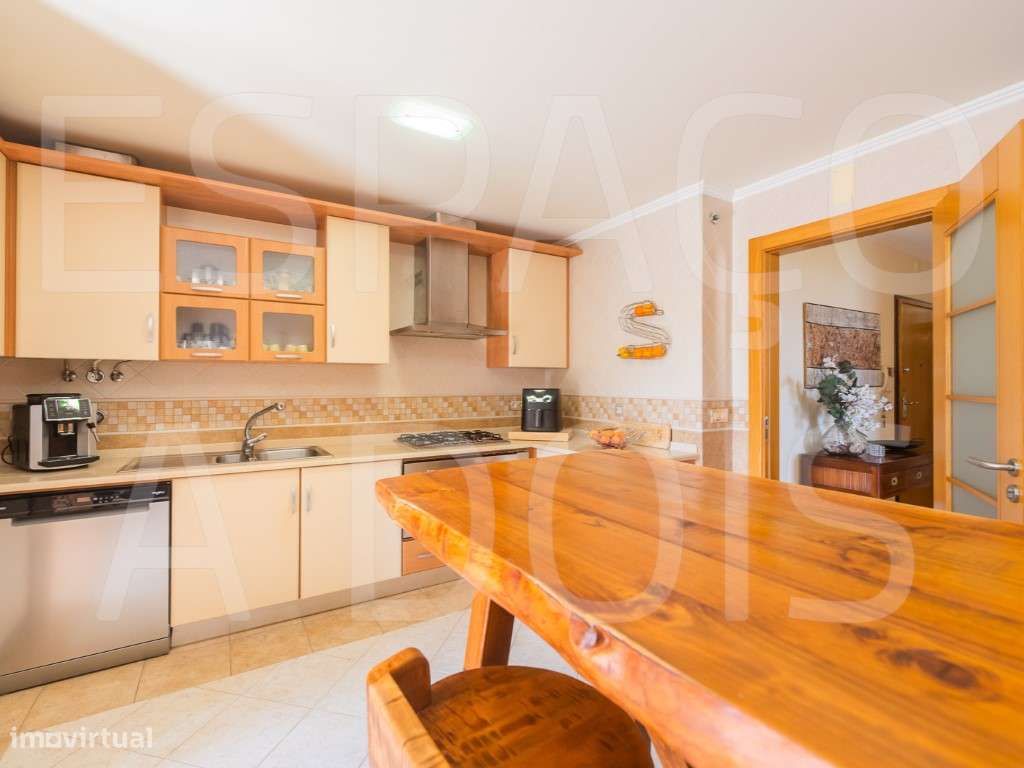 DESLUMBRANTE! Condomínio Privado com porteiro residente, vigilância...-40