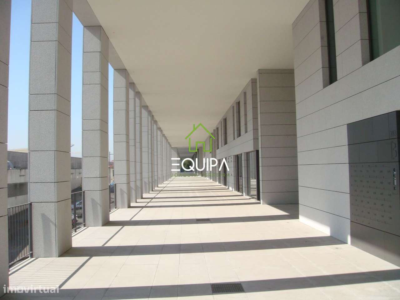 Apart. T-1, novo, no ultimo piso, com terraço e vistas para o Estádi-8