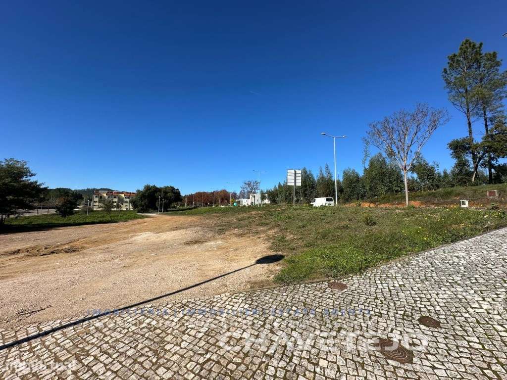 Lote de terreno situado na vila de Ferreira do Zêzere. - Grande imagem: 5/6