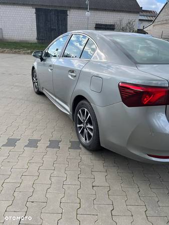 Toyota Avensis 1.8 Premium - 7