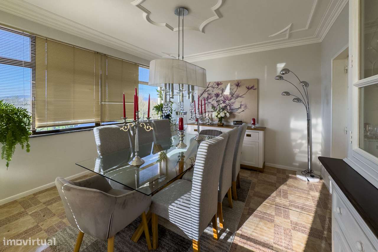 Moradia de Luxo T4 | Piscina Aquecida | Exclusividade Total em Amares-12