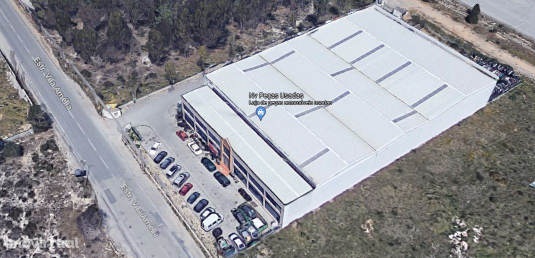 Armazém industrial com 1.921 m2 e logradouro com 1.543,50 m2