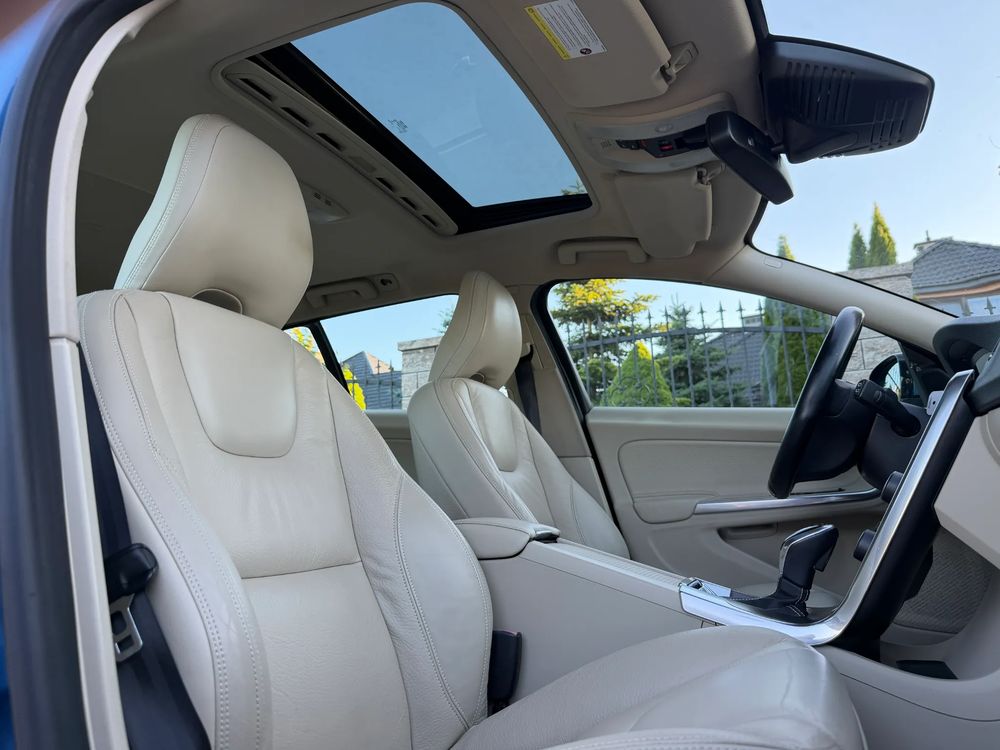 Volvo V60 I D6 Plug-In-Hybrid AWD Geartronic Summum 2013