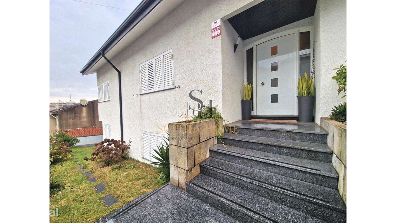 Moradia Independente T4+2 com 475 m²-13