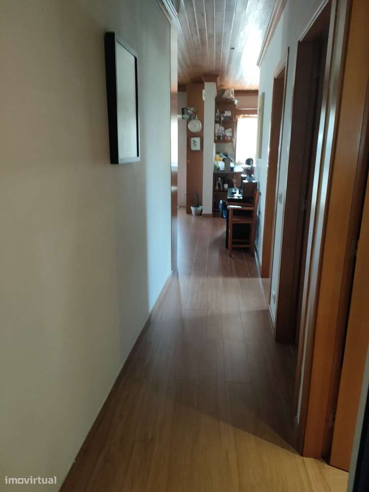 Aluga-se moradia T2 com espaço para Jardim ou cultivo toda murada - Grande imagem: 4/11