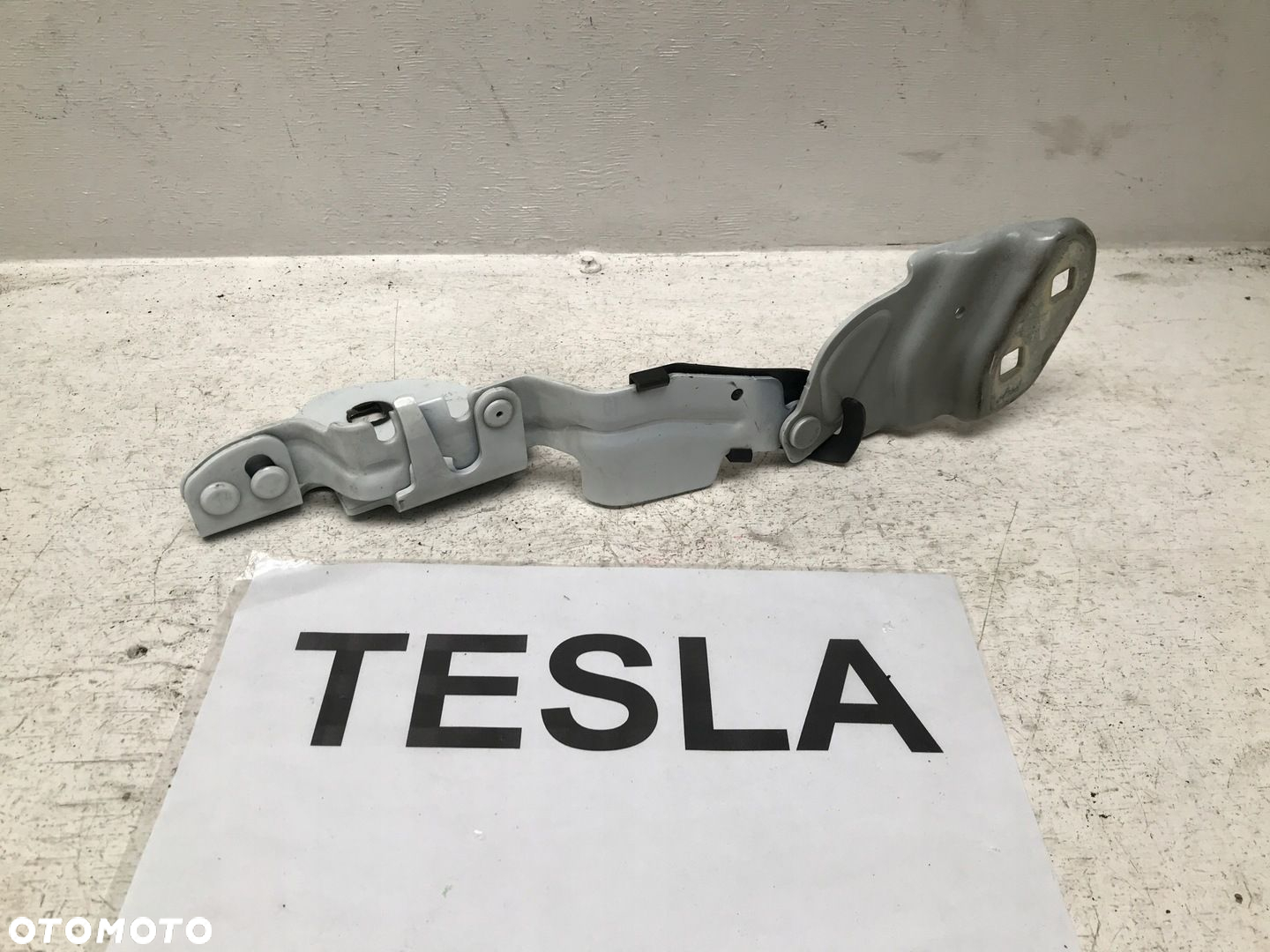 TESLA 3 LIFT ZAWIAS MASKI PRAWY ORYGINAŁ KOLOR PPSW 1643846-00-A 20-23 - 2