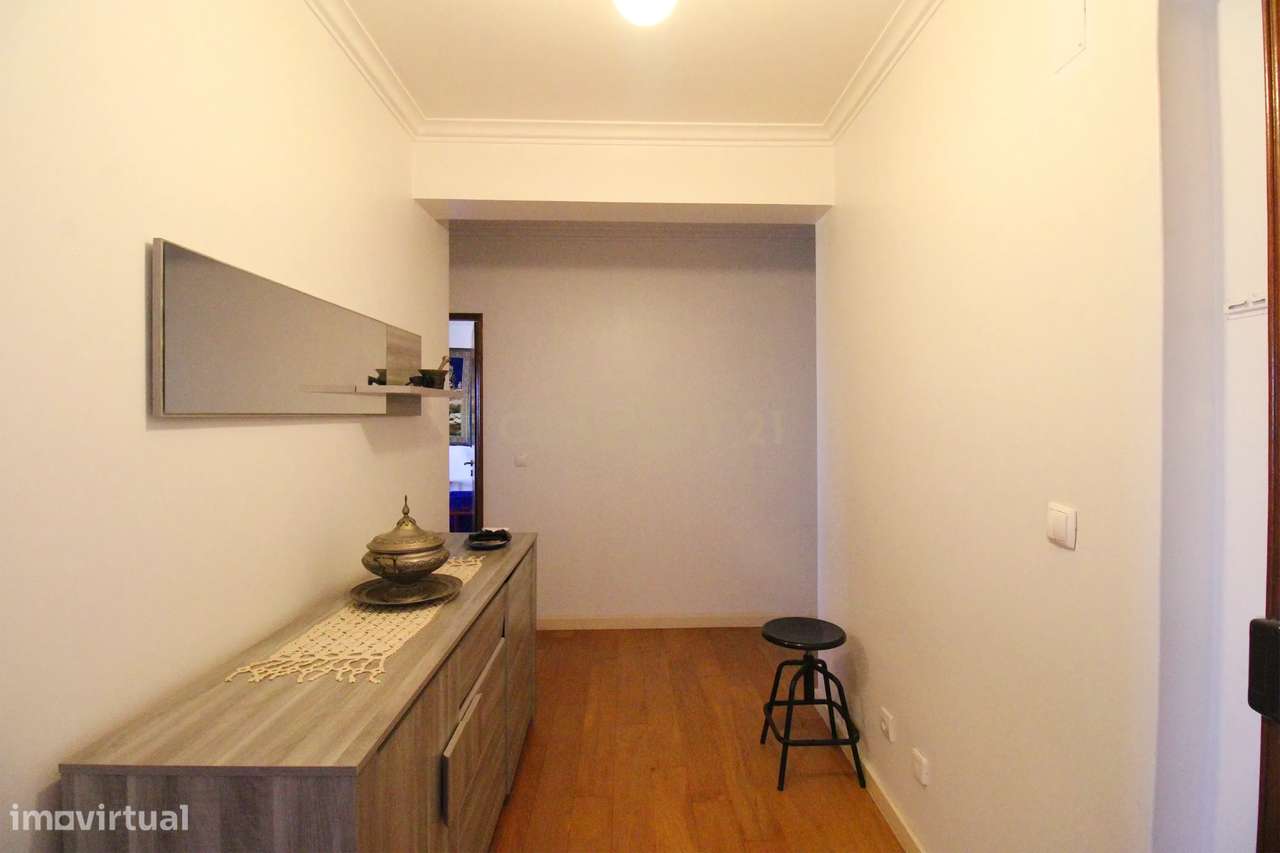 Apartamento T3 com Vista Panorâmica em Almada-14