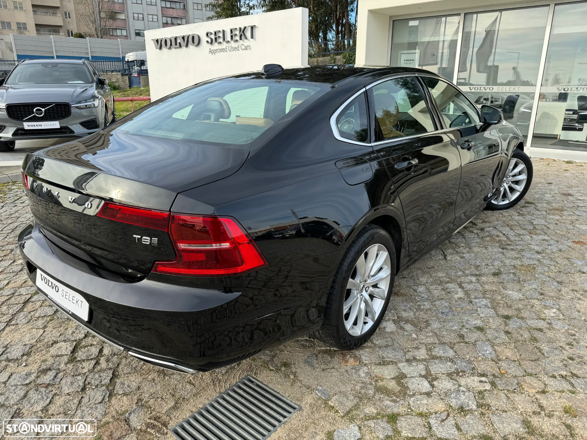 Volvo S90 2.0 T8 Momentum AWD Geartronic - 8