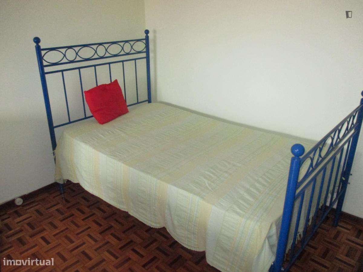 Quarto - localizado em Vila nova de gaia - Grande imagem: 4/9