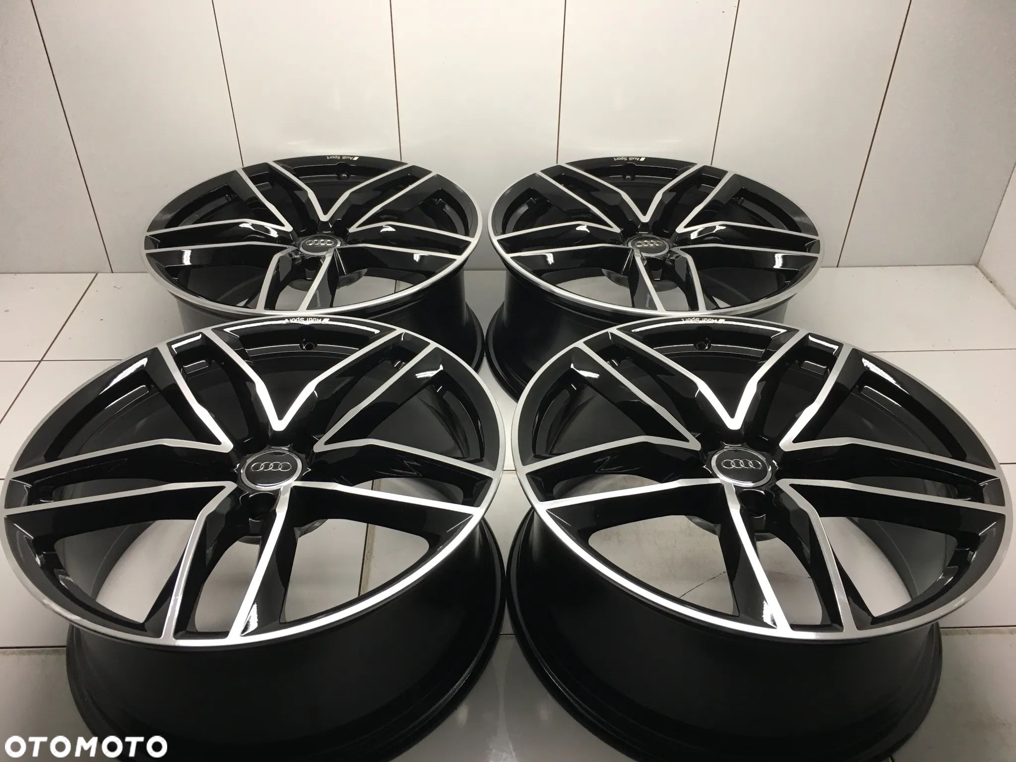 FELGI 19 AUDI 8S0 TTRS 9 ET52 OEM IDEALNE - 1