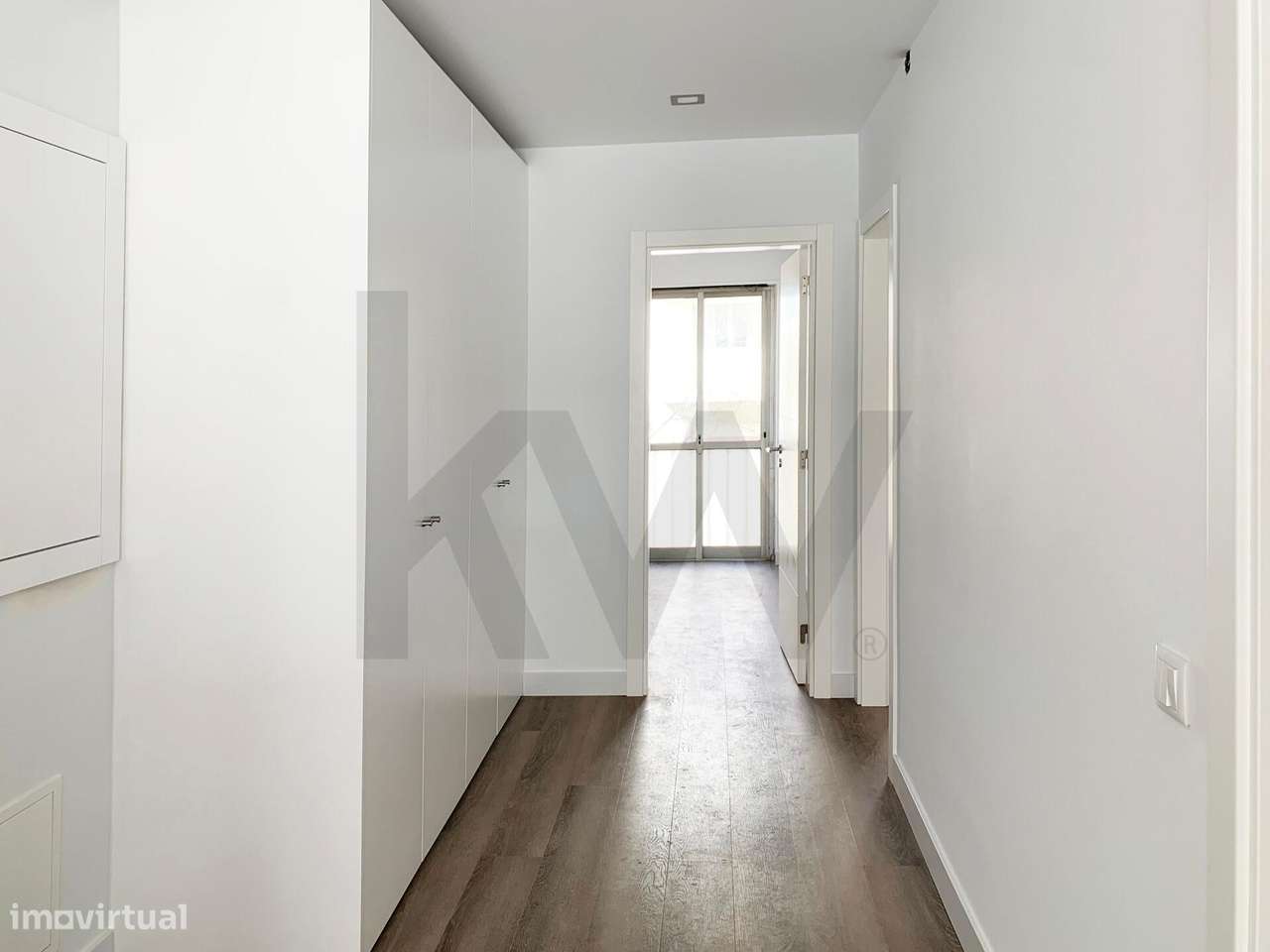 Apartamento T2 com 2 casa de banho Totalmente Remodelado em Queijas-6